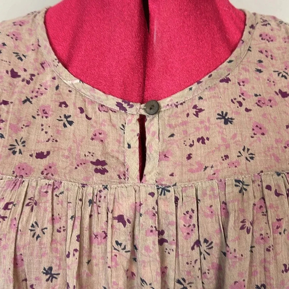 Crazy Doll  sleeveless blouse with yoke, button closure, allover floral pattern - Picture 2 of 6